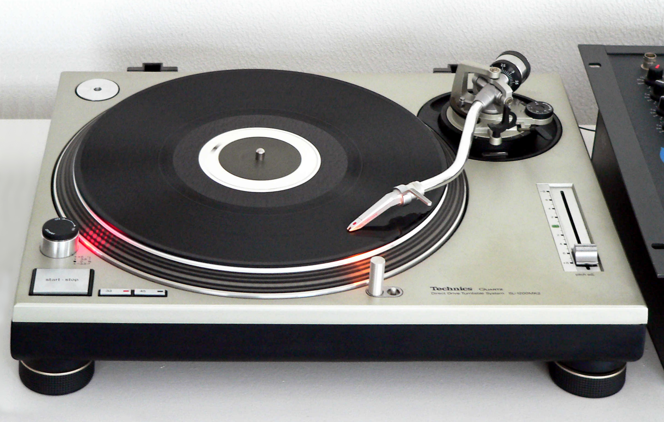 Technics SL-1200MK2 — Wikimedia Commons